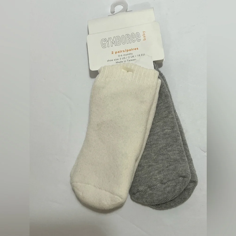 GYMBOREE ✨baby 🧦✨socks 2 pairs 👶🍼0-6 months